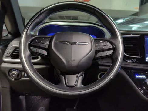 Used 2018 Chrysler Pacifica Limited w/ S Appearance Package image 23