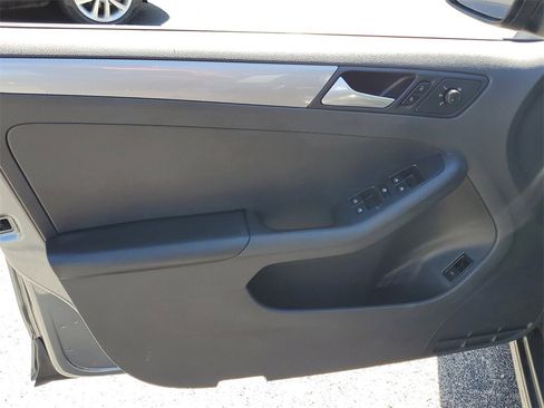 Used 2017 Volkswagen Jetta S w/ Jetta S Cold Weather Package image 17