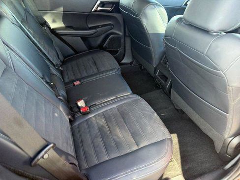 Used 2024 Mitsubishi Outlander SE image 14
