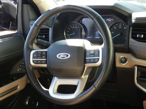 Used 2024 Ford Expedition Limited image 7