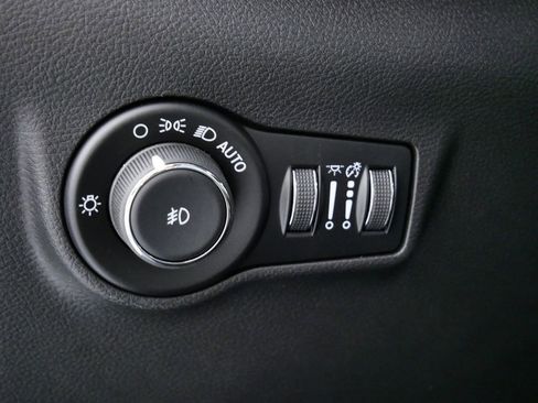 Used 2024 Jeep Compass Latitude image 35