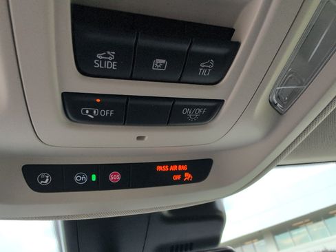Used 2023 Buick Envision Avenir AWD/4WD image 32