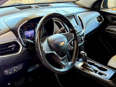 Used 2019 Chevrolet Equinox LT FWD image 19