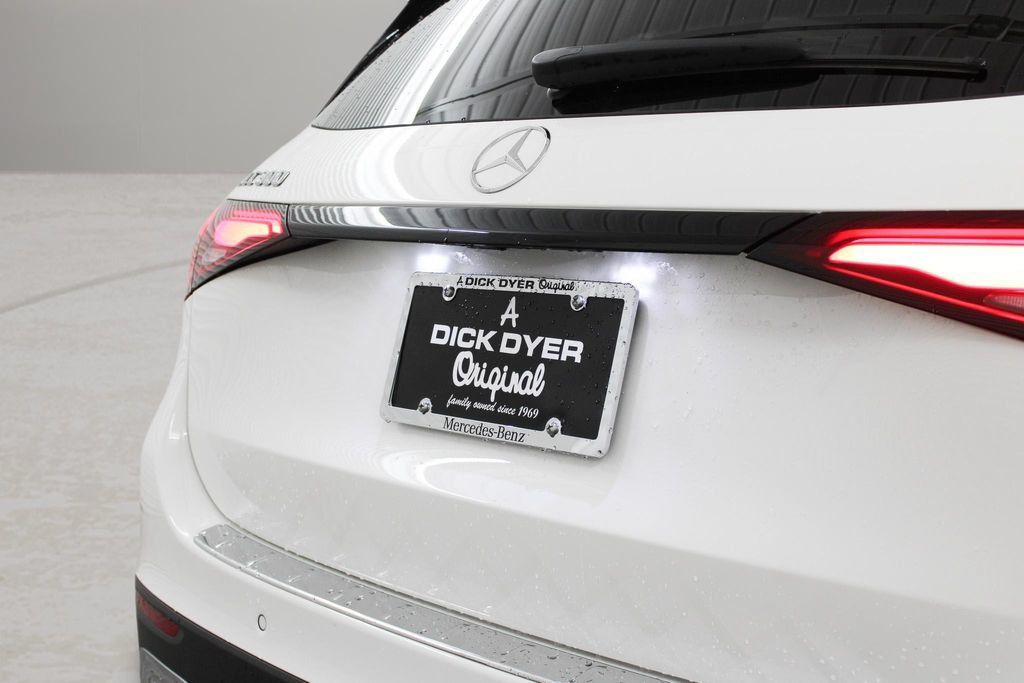 Used 2025 Mercedes-Benz GLC 300 image 32