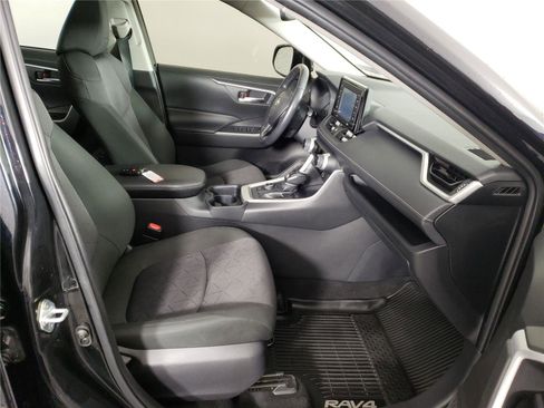 Used 2020 Toyota RAV4 XLE w/ XLE Grade Weather Package image 11