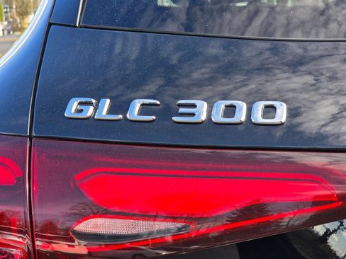 Used 2024 Mercedes-Benz GLC 300 4MATIC w/ Driver Assistance Package image 31