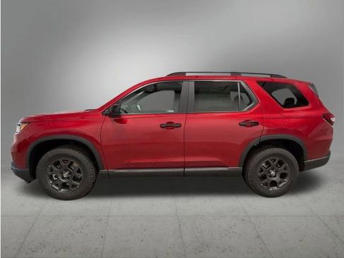 New 2025 Honda Pilot TrailSport image 2