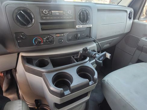 Used 2021 Ford E-450 and Econoline 450 Super Duty RWD image 33