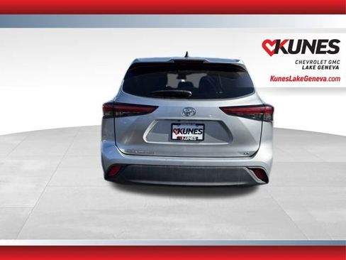 Used 2023 Toyota Highlander LE image 7