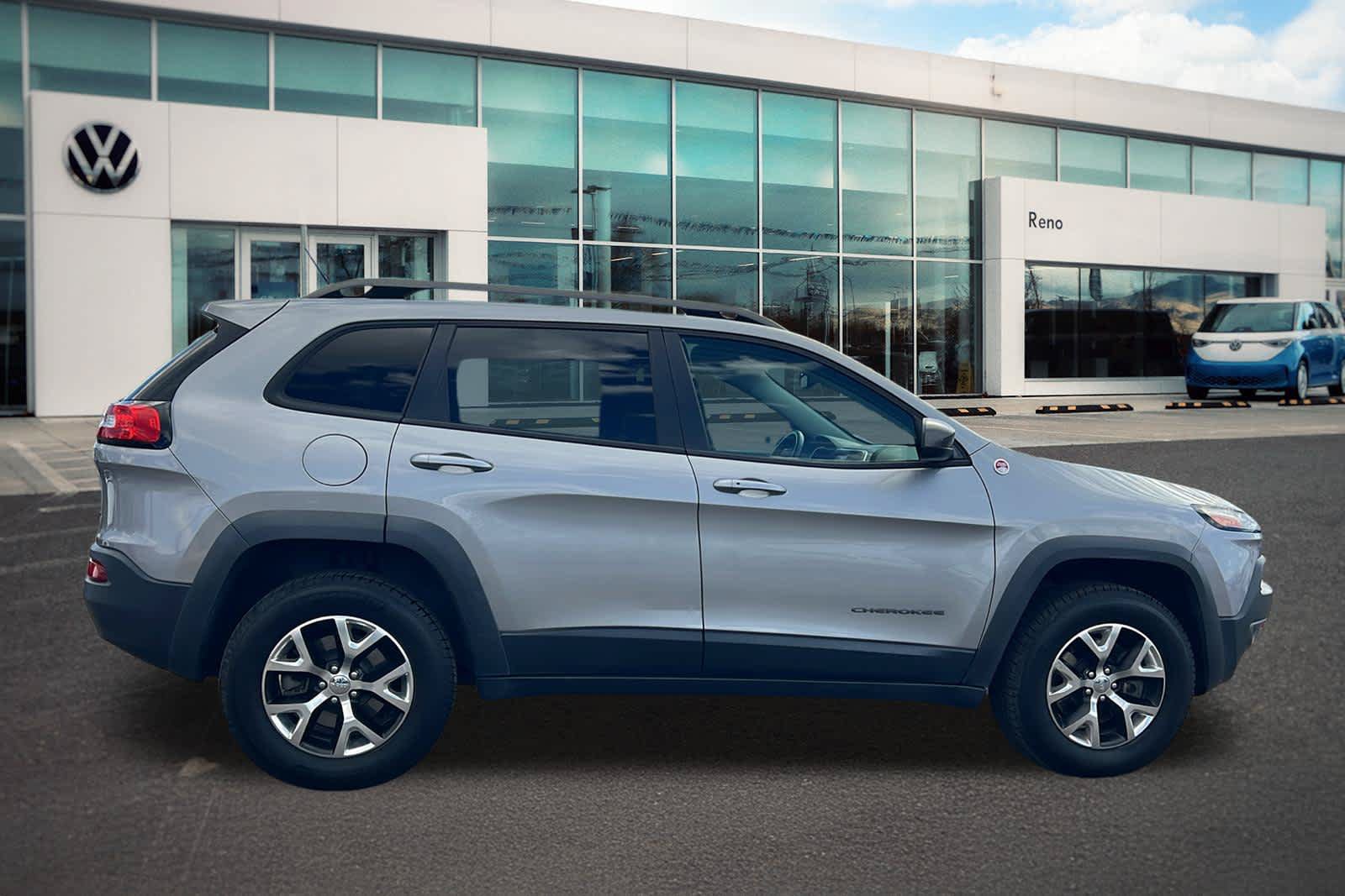 Used 2014 Jeep Cherokee Trailhawk w/ Comfort/Convenience Group AWD/4WD image 4