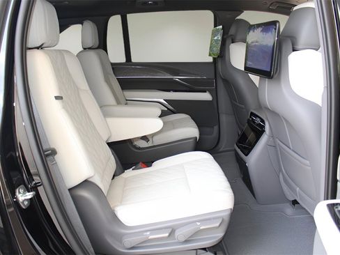 New 2025 Cadillac Escalade IQ Luxury 1 w/ Smart Trailering package image 19