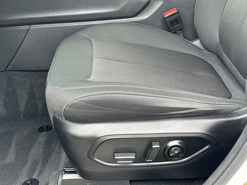 Used 2023 Jeep Grand Cherokee Laredo image 16