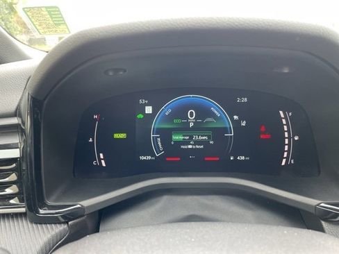 Used 2025 Toyota Camry SE image 6