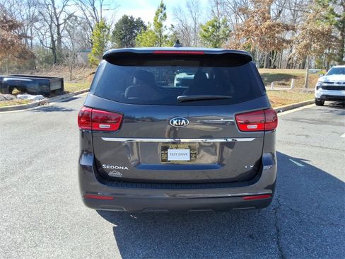 Used 2021 Kia Sedona LX image 6
