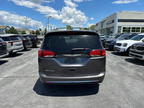 Used 2020 Chrysler Pacifica Touring-L Plus FWD image 2