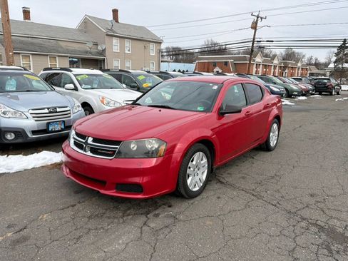 Used 2013 Dodge Avenger SE image 2