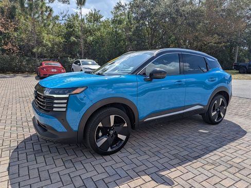 Used 2025 Nissan Kicks SR w/ SR Premium Package image 3