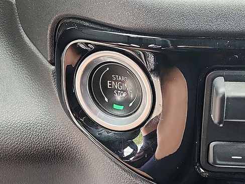 Certified 2022 Chevrolet Silverado 1500 LT AWD/4WD image 25