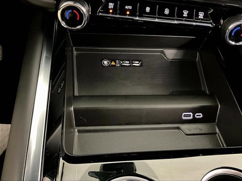 Used 2025 Chevrolet Tahoe LT RWD image 16