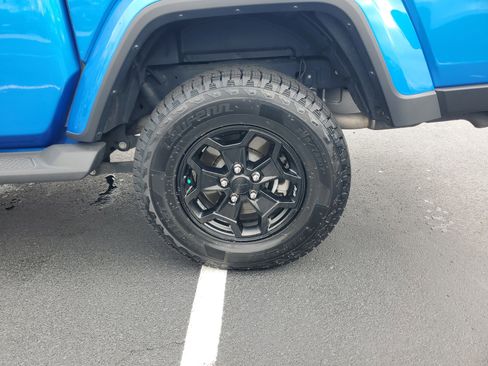 Used 2022 Jeep Gladiator Willys image 8