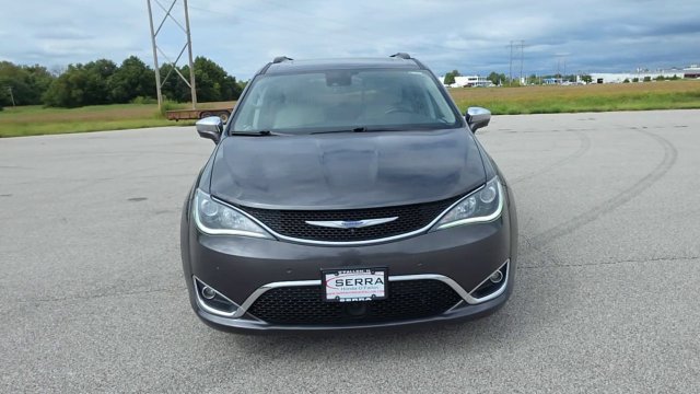 Used 2019 Chrysler Pacifica Limited w/ Advanced Safetytec Group FWD image 2