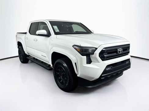 Certified 2024 Toyota Tacoma SR5 image 4