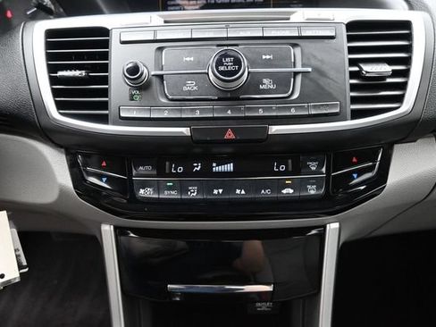 Used 2017 Honda Accord LX image 27