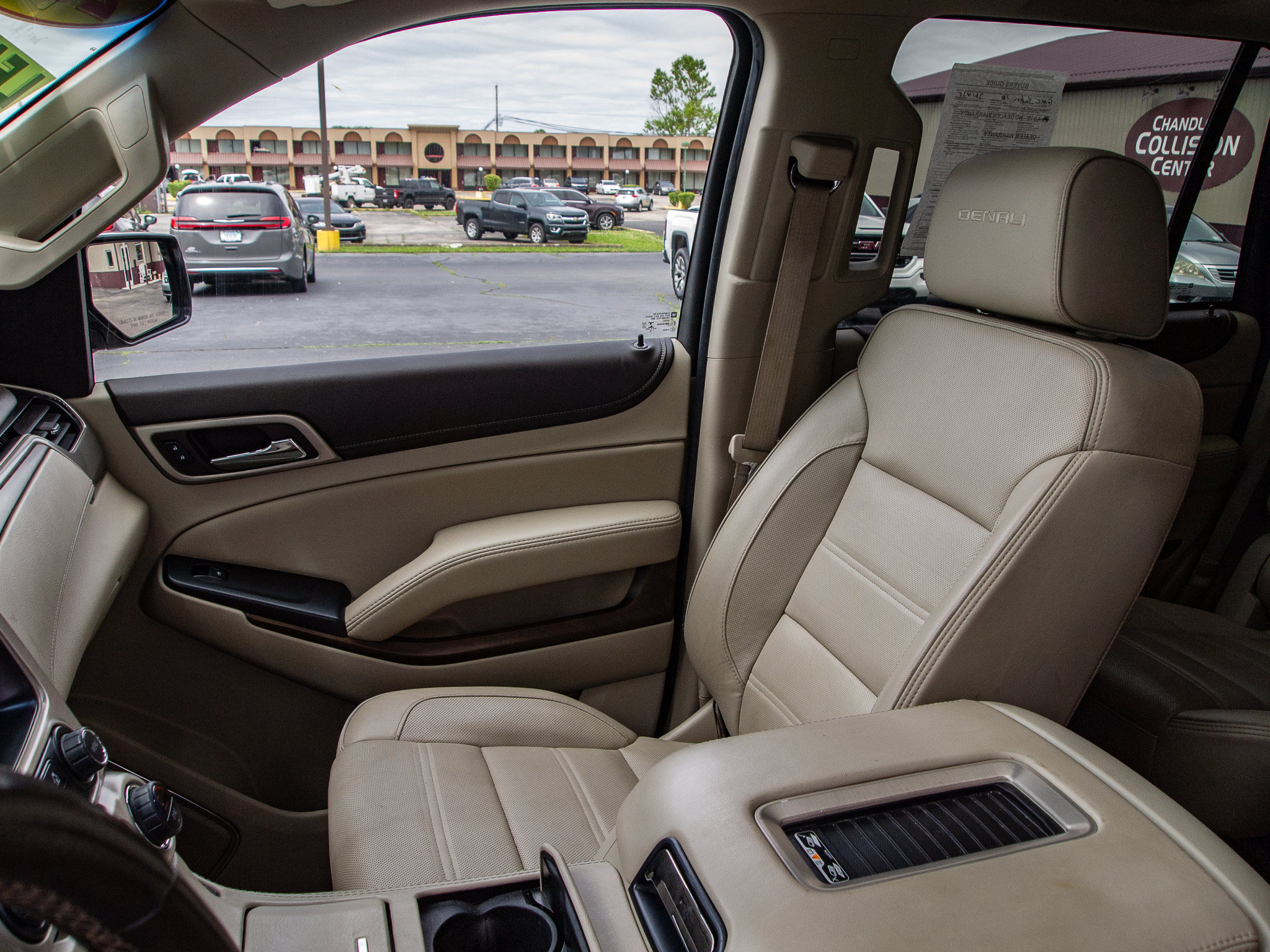Used 2018 GMC Yukon Denali w/ Open Road Package AWD/4WD image 14