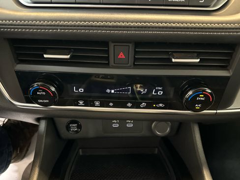 Certified 2024 Nissan Rogue SV image 17