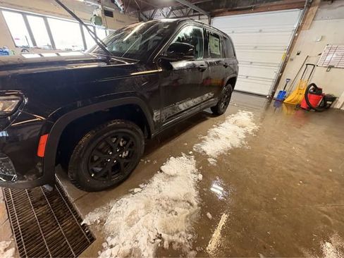 New 2025 Jeep Grand Cherokee L Laredo w/ Luxury Tech Group I AWD/4WD image 7