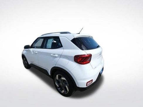 Used 2023 Hyundai Venue SEL FWD image 6