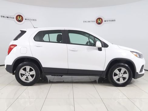 Used 2019 Chevrolet Trax LS AWD/4WD image 2