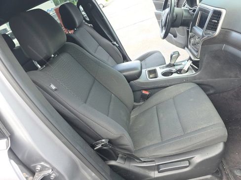 Used 2018 Jeep Grand Cherokee Laredo AWD/4WD image 25
