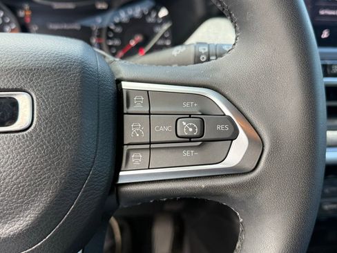 Used 2023 Jeep Compass Latitude AWD/4WD image 13