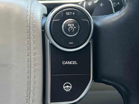 Used 2016 Land Rover Range Rover HSE image 32