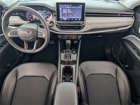 Used 2022 Jeep Compass Latitude image 9