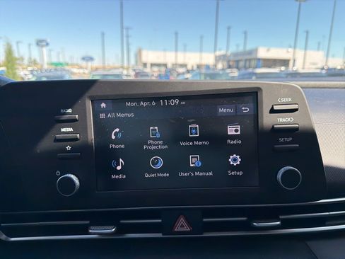 Certified 2024 Hyundai Elantra SE image 17