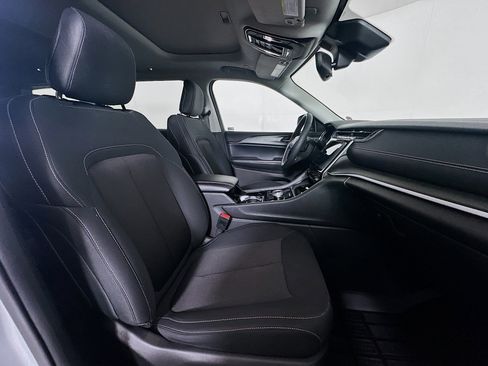 Used 2023 Jeep Grand Cherokee L Laredo w/ Luxury Tech Group I image 33