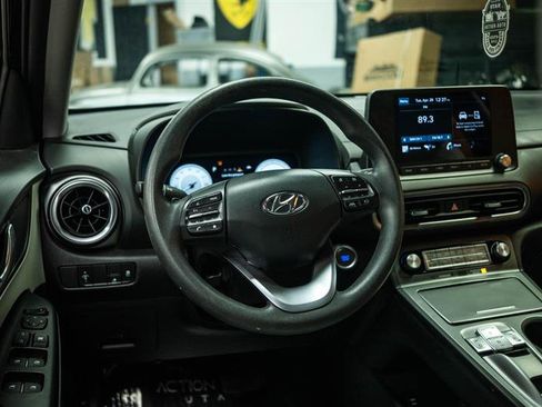 Used 2023 Hyundai Kona SE FWD image 16
