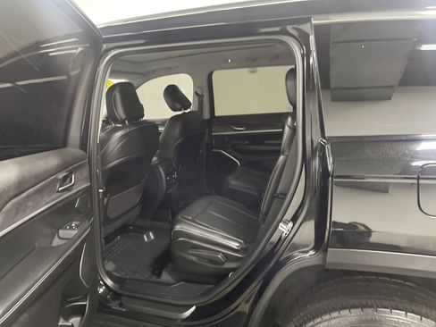 Used 2022 Jeep Grand Cherokee L Limited image 13