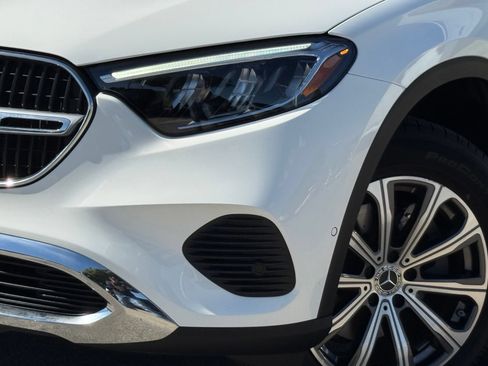 Used 2025 Mercedes-Benz GLC 300 image 3