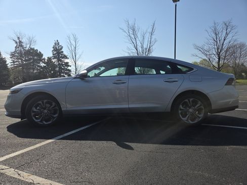 Certified 2023 Honda Accord EX image 16