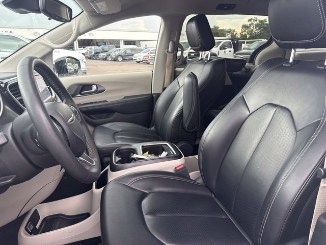 Used 2024 Chrysler Pacifica Limited FWD image 10