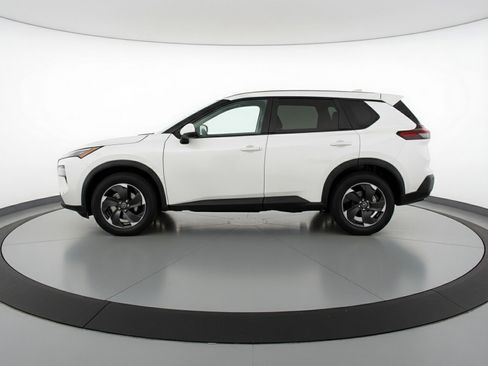 Used 2025 Nissan Rogue SV image 5