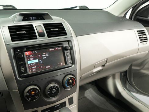 Used 2013 Toyota Corolla LE FWD image 41