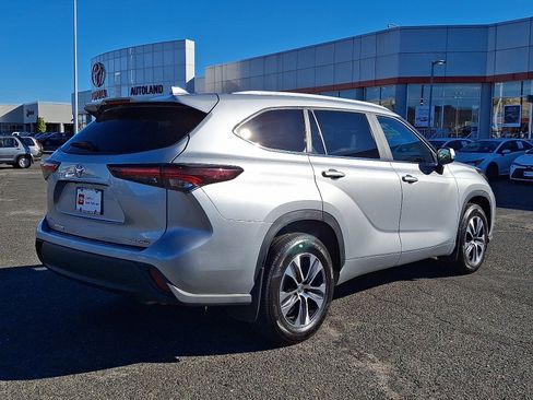 Certified 2024 Toyota Highlander XLE image 7