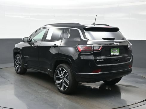 Used 2025 Jeep Compass Limited w/ Elite Group AWD/4WD image 5