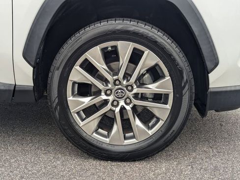 Used 2019 Toyota RAV4 XLE Premium image 11