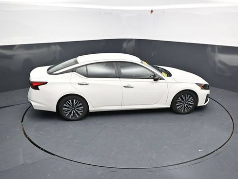 Used 2025 Nissan Altima 2.5 SV FWD image 50