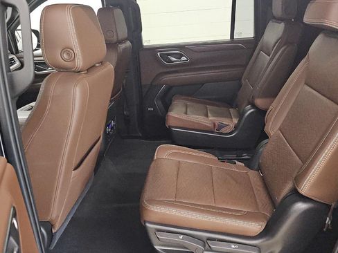 Used 2021 Chevrolet Suburban High Country AWD/4WD image 13